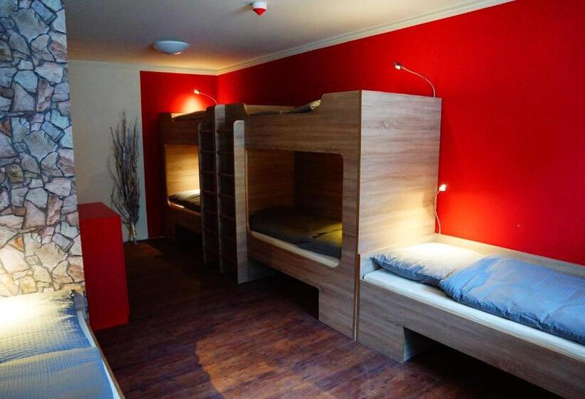 استودیو خانوادگی, Bavaria City Hostel   Design Hostel