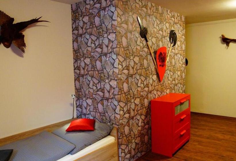 استودیو خانوادگی, Bavaria City Hostel   Design Hostel