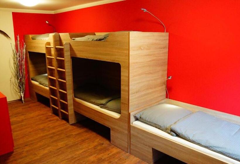 استودیو خانوادگی, Bavaria City Hostel   Design Hostel