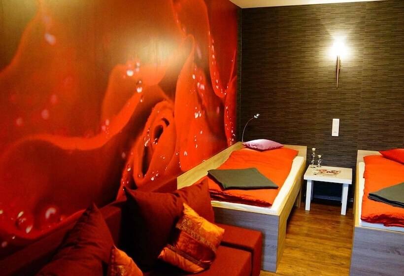 اتاق استاندارد با سرویس بهداشتی مشترک, Bavaria City Hostel   Design Hostel