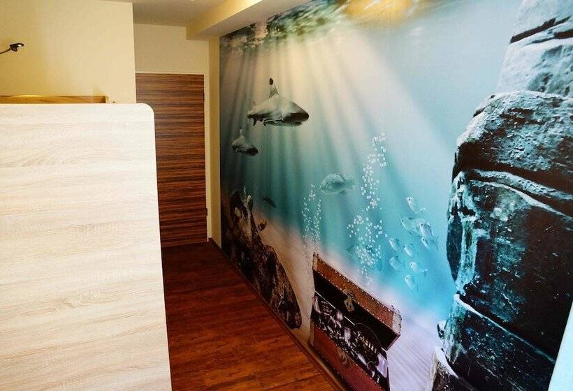 اتاق استاندارد با سرویس بهداشتی مشترک, Bavaria City Hostel   Design Hostel