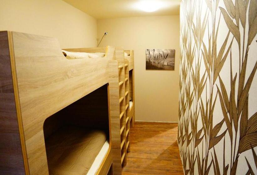 اتاق کلاسیک چهارنفره, Bavaria City Hostel   Design Hostel