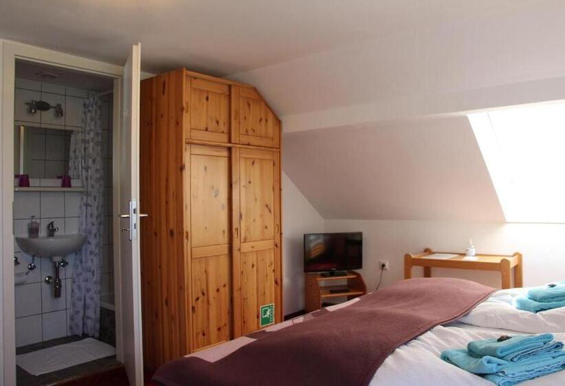 غرفة دور أخير, Romantic Pension Albrecht   Since 1901