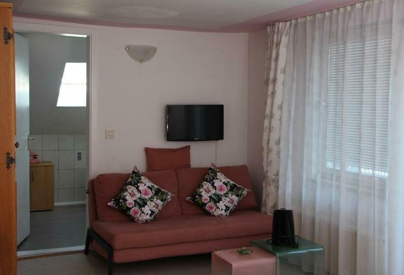 جناح دور أخير, Romantic Pension Albrecht   Since 1901