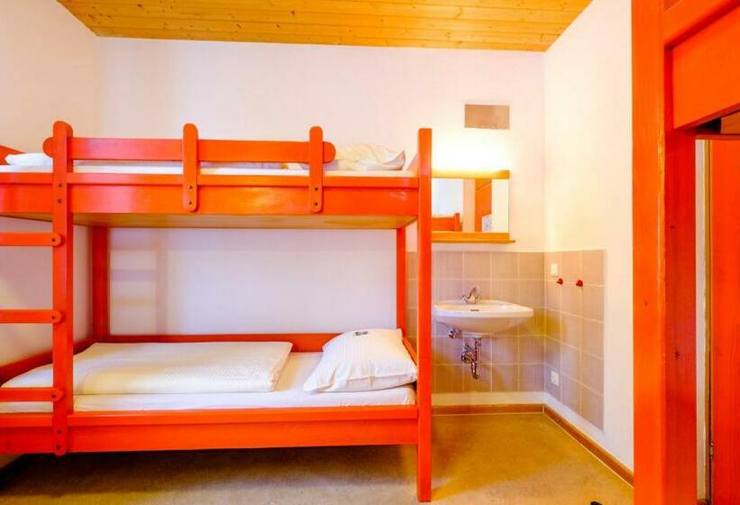 חדר סטנדרטי לארבעה עם חדר אמבטיה משותף, Djh Jugendherberge Pottenstein