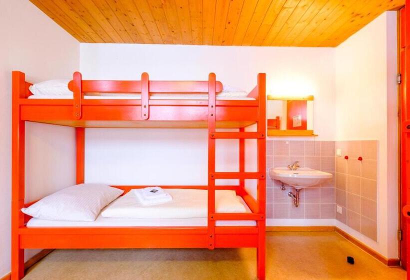 חדר סטנדרטי לארבעה עם חדר אמבטיה משותף, Djh Jugendherberge Pottenstein