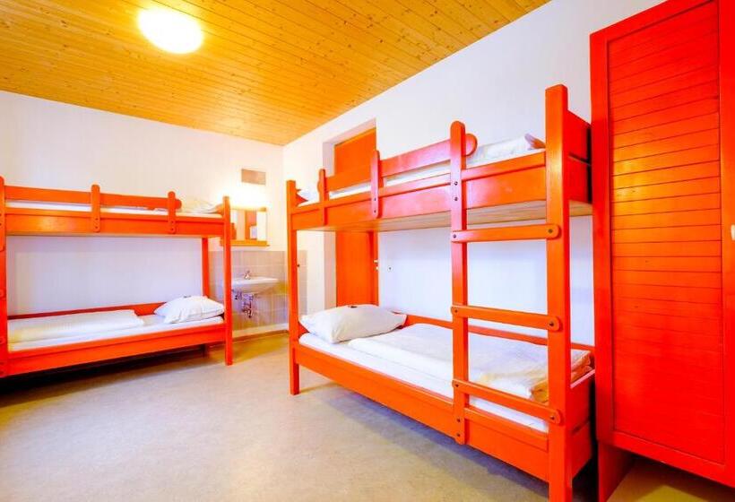 חדר סטנדרטי לארבעה עם חדר אמבטיה משותף, Djh Jugendherberge Pottenstein