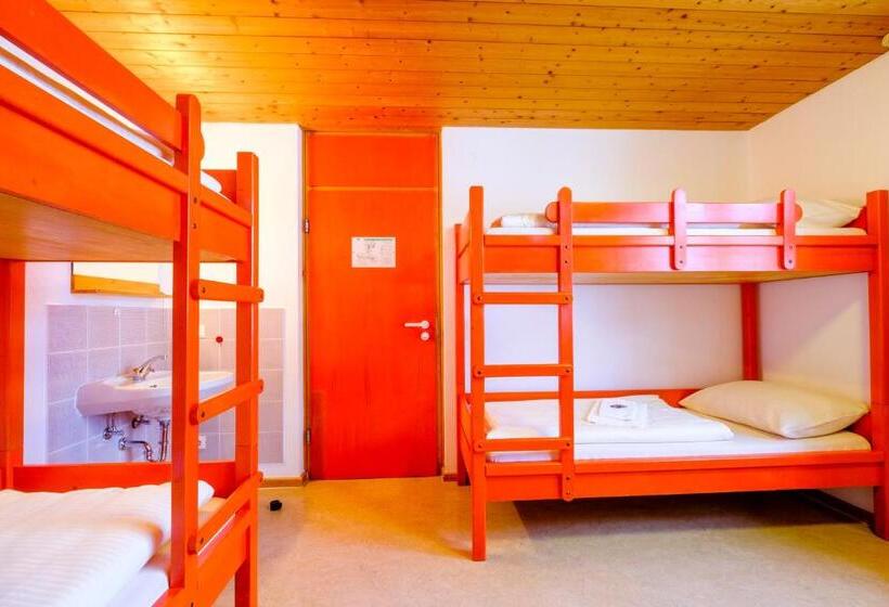 חדר סטנדרטי לארבעה עם חדר אמבטיה משותף, Djh Jugendherberge Pottenstein