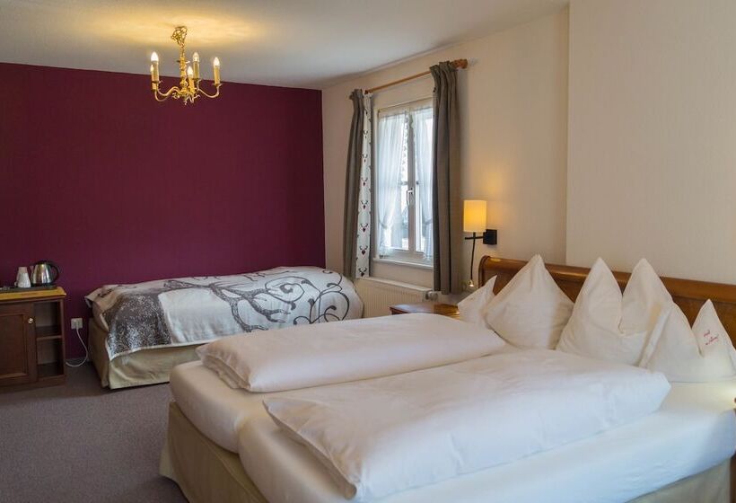 חדר סטנדרט לשלושה, Adlerweg 9   Das B&b