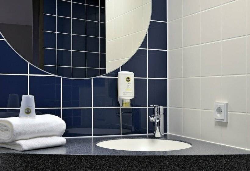 غرفة قياسية ثلاثية, B&b Hotel Bad Homburg