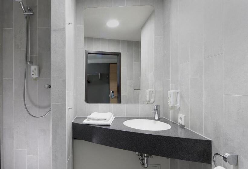 اتاق استاندارد سه نفره, B&b Hotel Berlin Airport