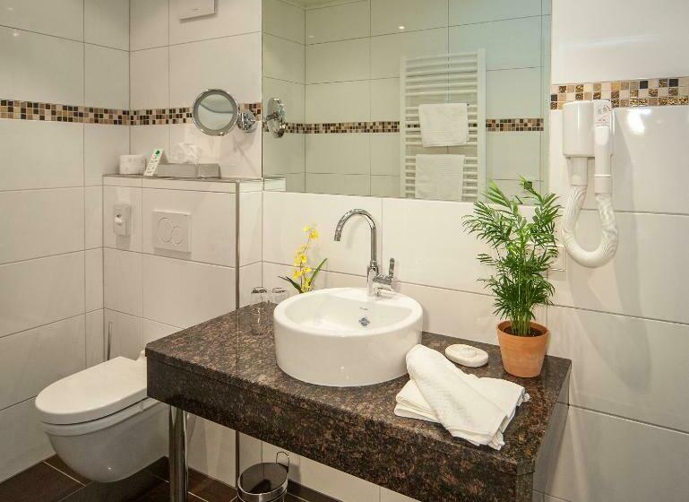 חדר סטנדרט יחיד, Engel