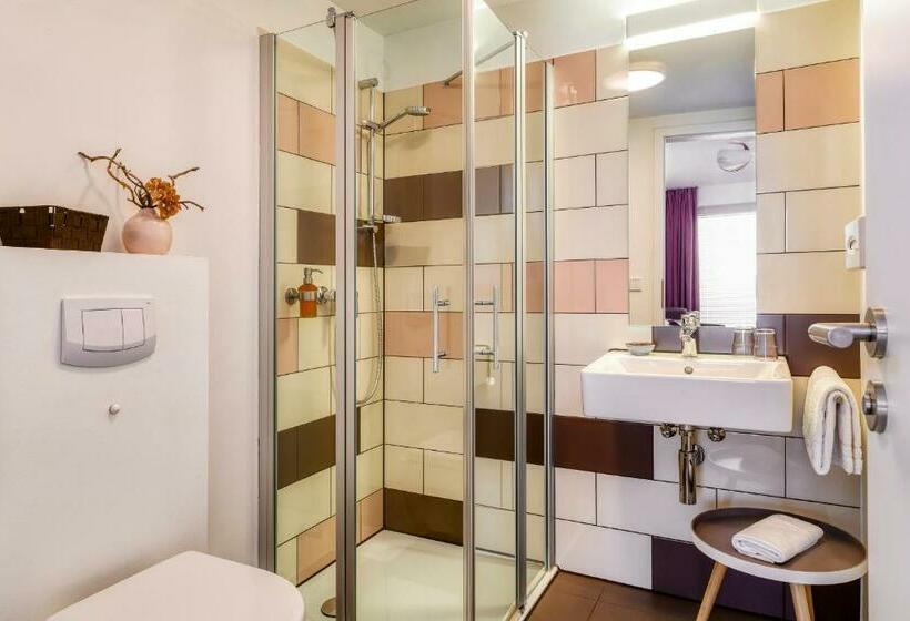 Номер Стандарт, F Ritz