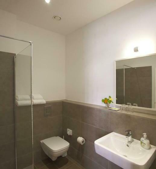 اتاق استاندارد سه نفره, Hüttenpalast