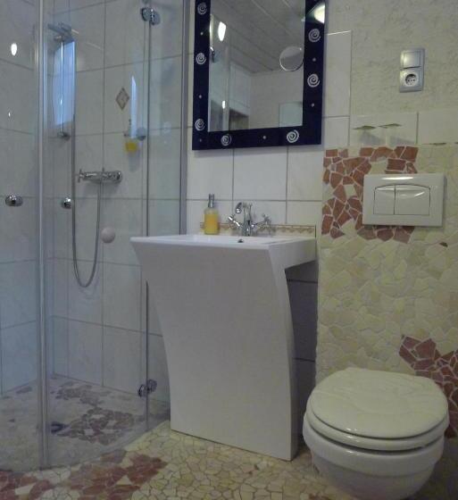 침실 1개 아파트, Karthäuser Hof