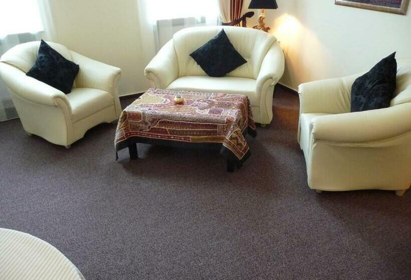 סוויטת ג'וניור, Kleine Festung Germersheim