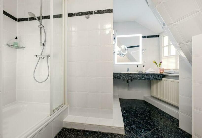 标准单人间, Reethüüs