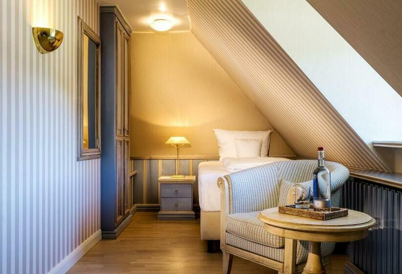 标准单人间, Reethüüs