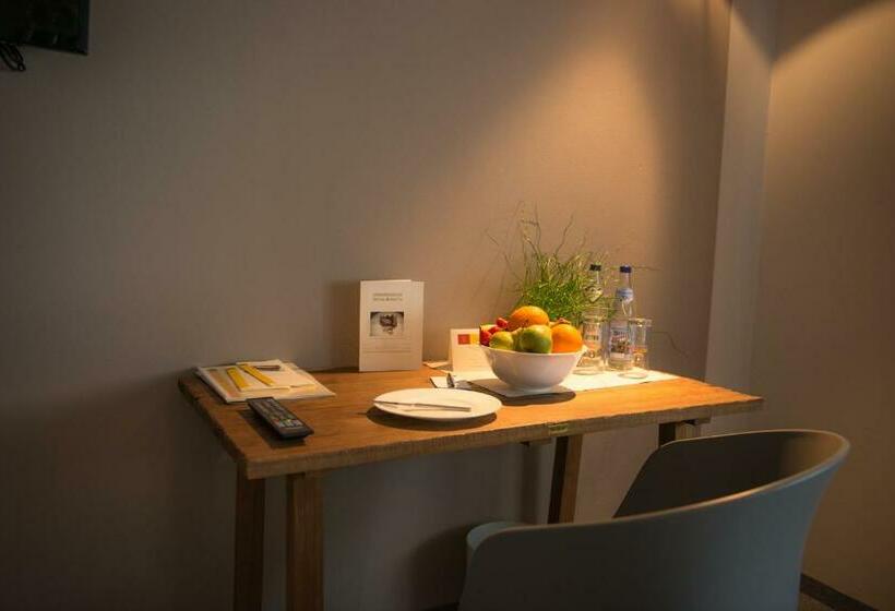 Номер Стандарт с Балконом, Restaurant Brigitte