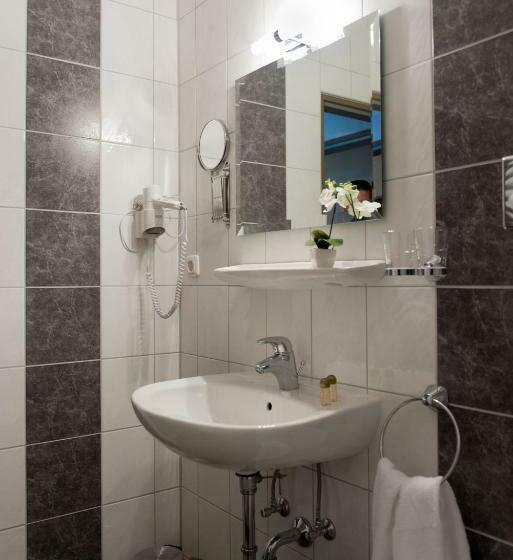 Номер Стандарт с Балконом, Restaurant Brigitte