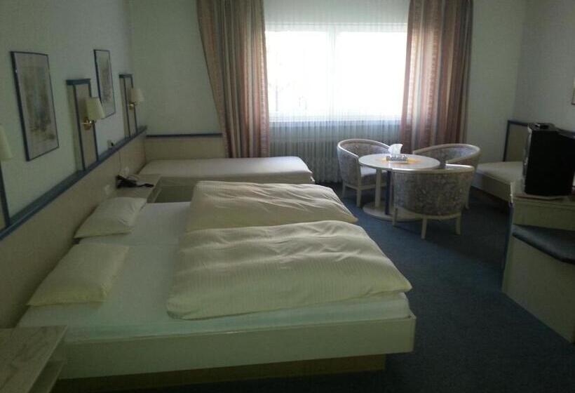 חדר סטנדרט לשלושה, Restaurant Rückert