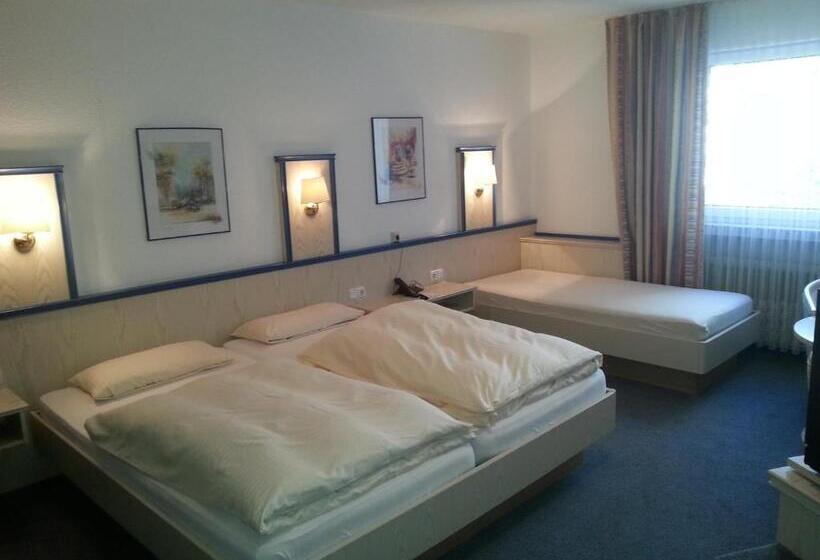 חדר סטנדרט לארבעה, Restaurant Rückert