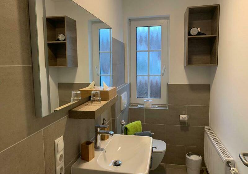 컴포트 싱글 룸, Schmidt S Hoern