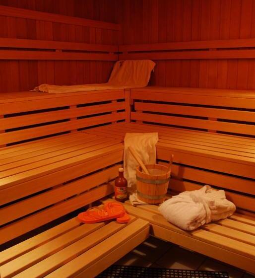 이코노미 룸, Schmidt S Hoern