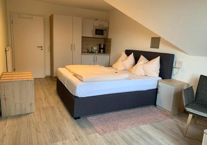 이코노미 룸, Schmidt S Hoern