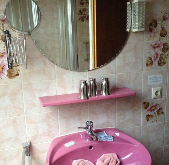 غرفة قياسية مطلّة علي البحيرة, Waldsee