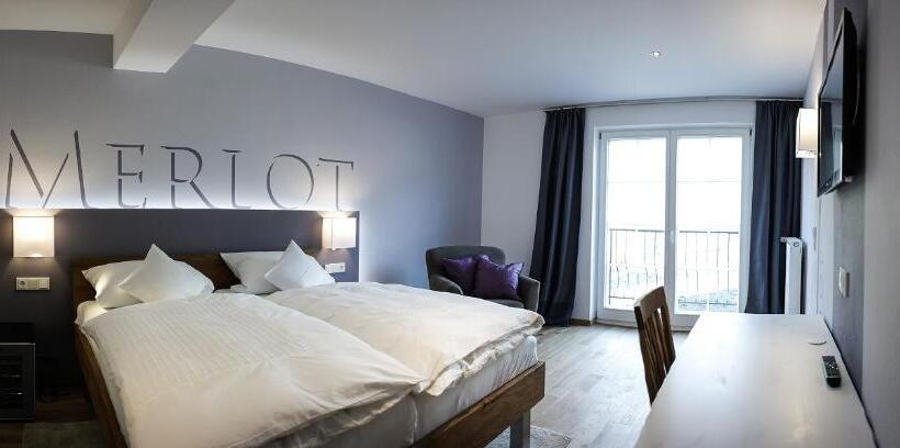 Deluxe room with river view, Weingut Lehnert Veit Guts