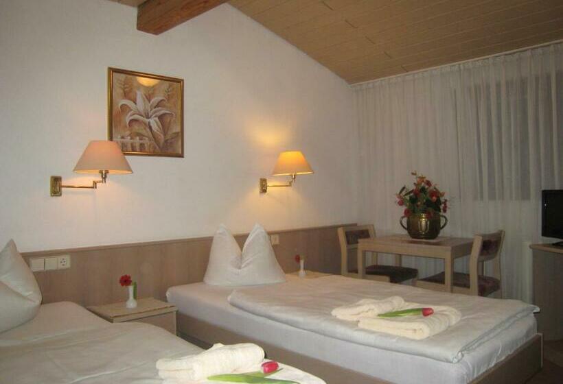 标准三人间, Zum Flößer