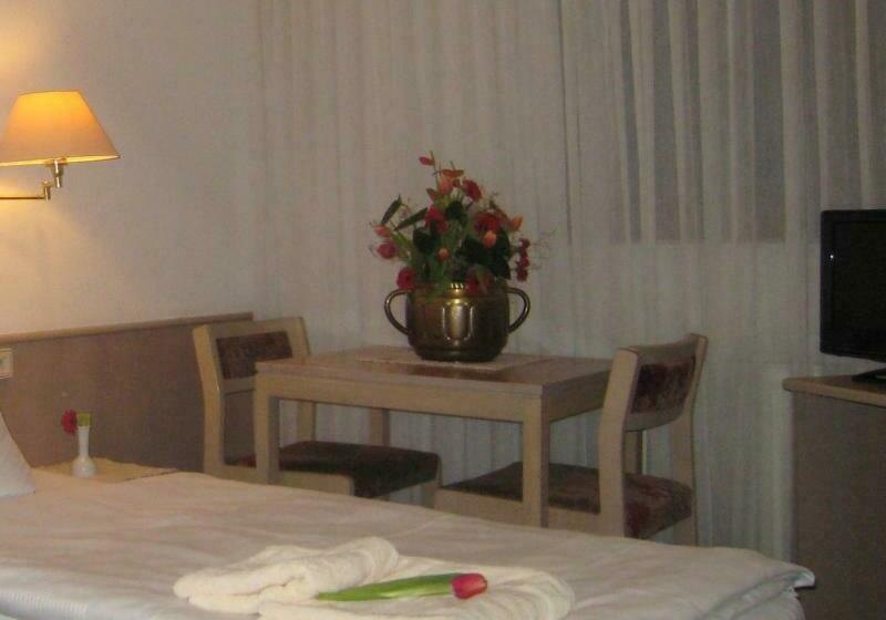 标准单人间, Zum Flößer