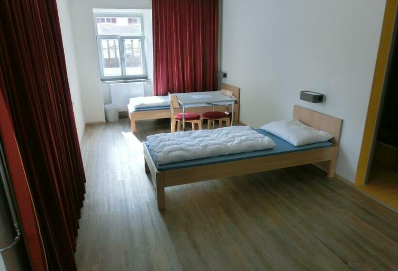 Номер Стандарт, Jugendherberge Rottweil