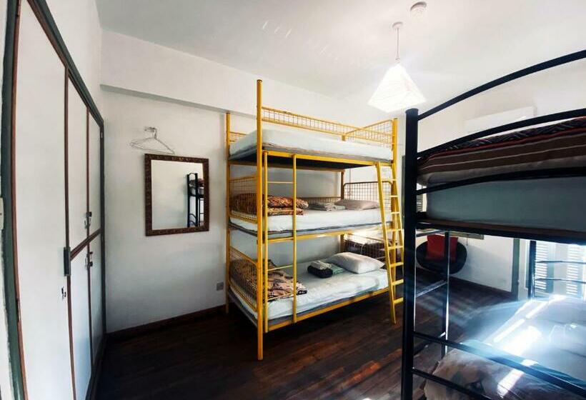 מיטה בחדר משותף, Lima Sol House