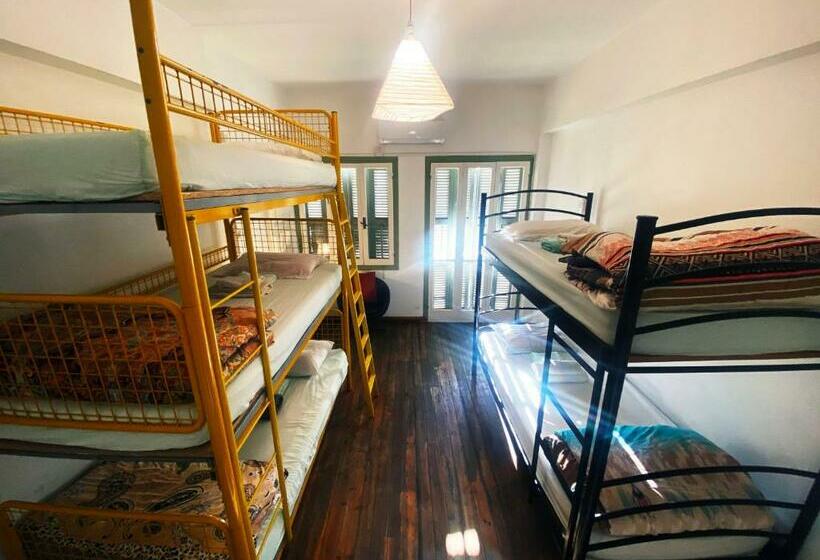 מיטה בחדר משותף, Lima Sol House