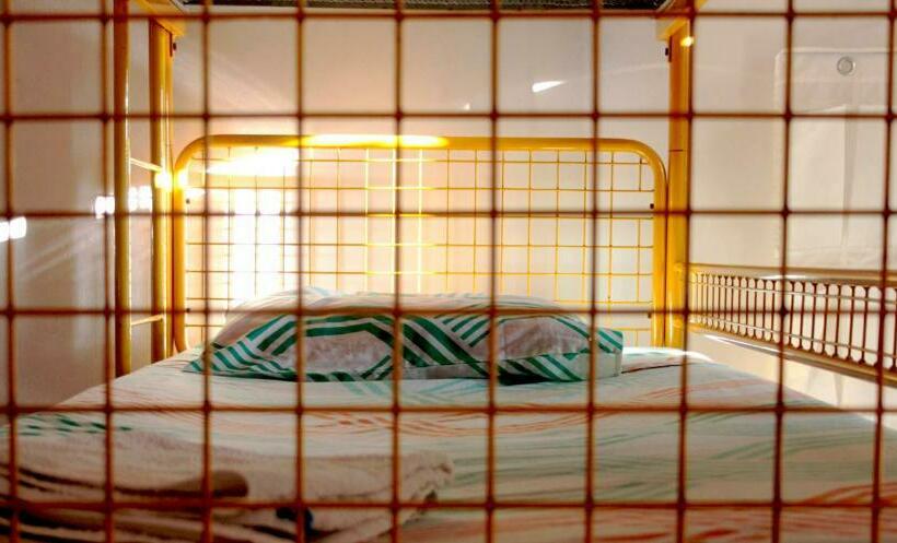 מיטה בחדר משותף, Lima Sol House