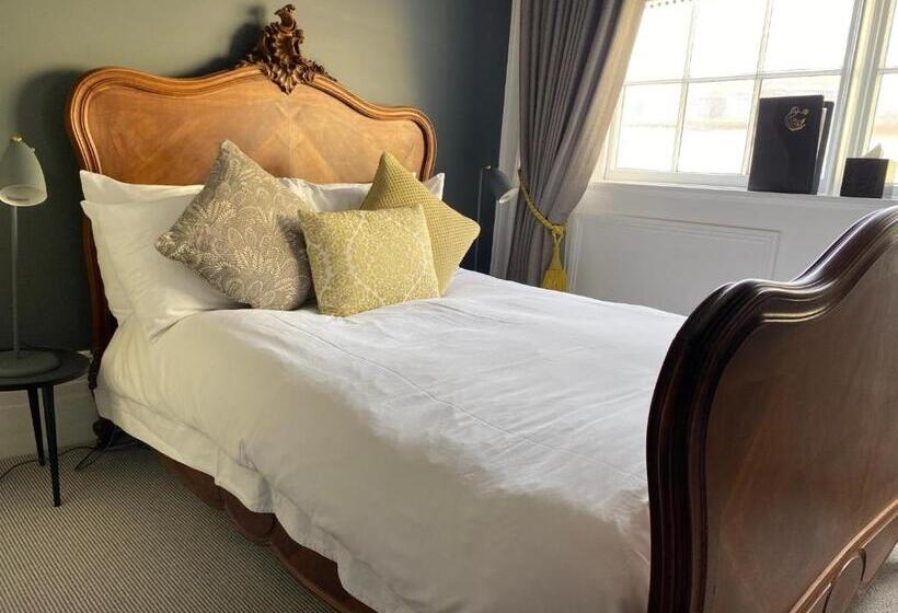 غرفة أساسية, 38 St Giles