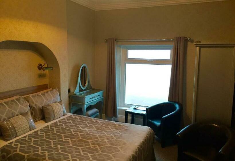 غرفة قياسية مطلّة علي البحر, Bromwell Court