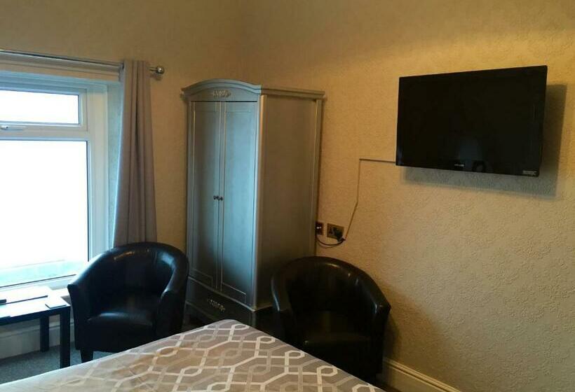 غرفة قياسية مطلّة علي البحر, Bromwell Court