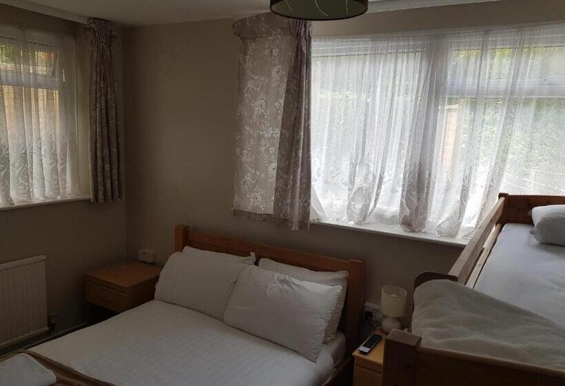 חדר משפחתי, Victoria Lodge