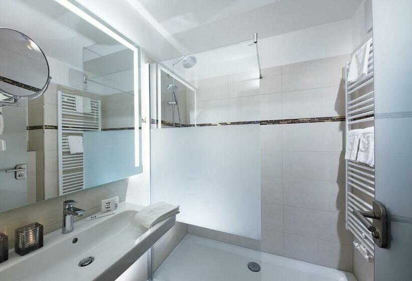 غرفة قياسية مطلّة علي البحيرة, Göbel S Seehotel Diemelsee
