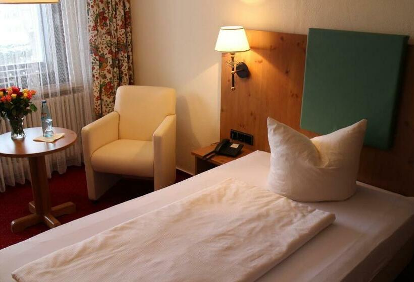 Quarto Standard Individual com Balcão, Hochfirst