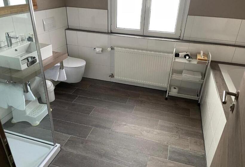 Quarto Familiar, Hochfirst