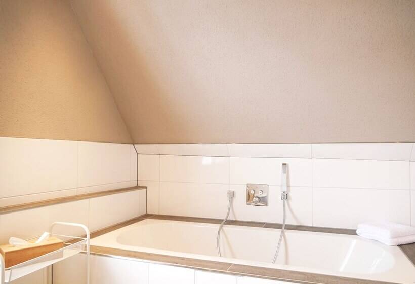 Quarto Familiar, Hochfirst