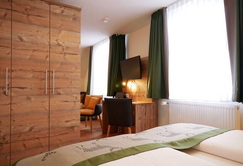 Quarto Familiar, Hochfirst