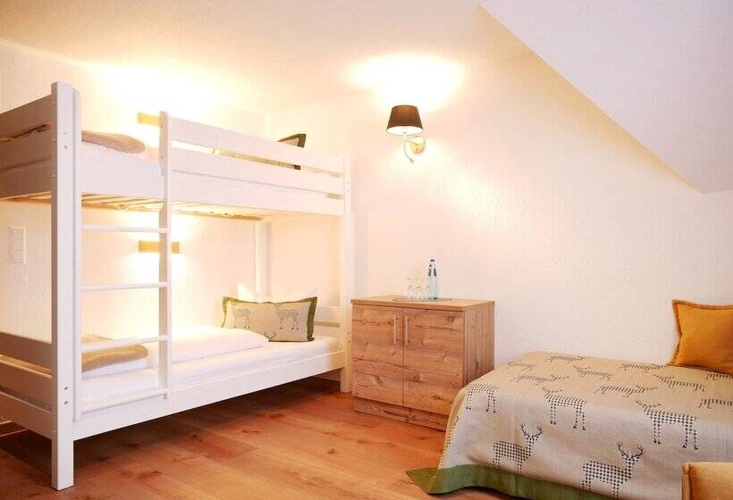 Quarto Familiar, Hochfirst