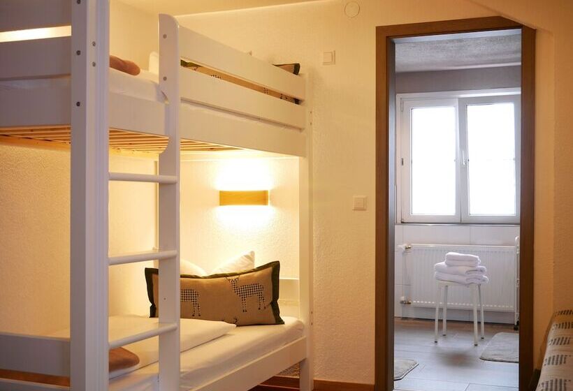 Quarto Familiar, Hochfirst