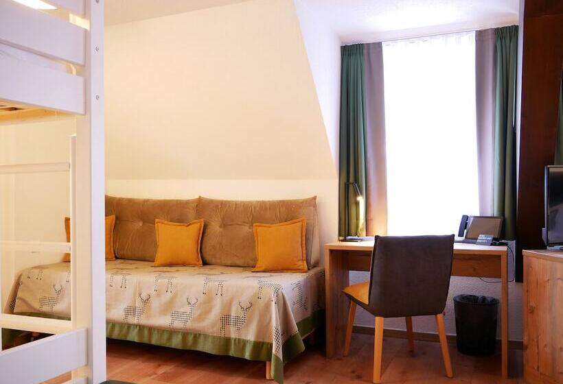 Quarto Familiar, Hochfirst