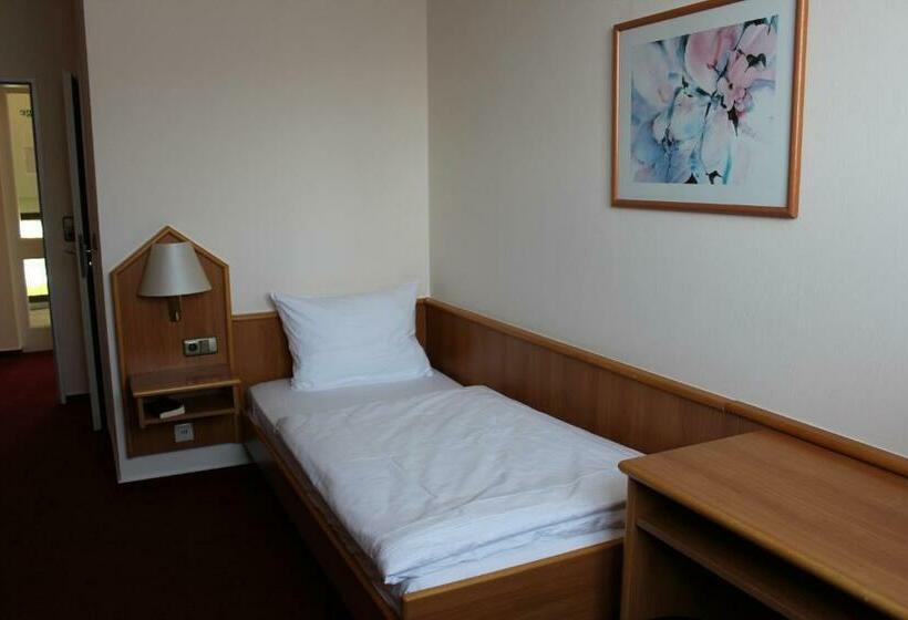 标准单人间, Zur Moselbrücke